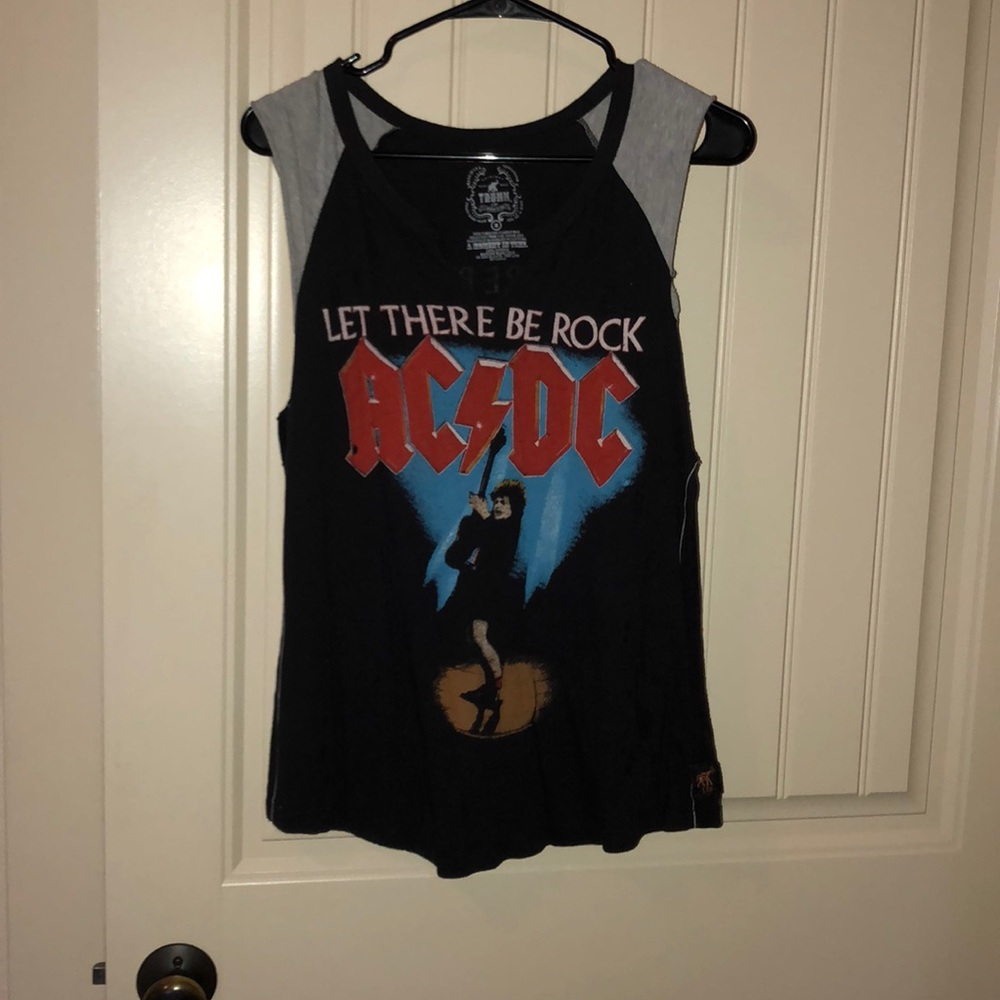 Graphic tee
